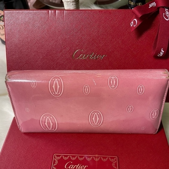 MUST DE CARTIER PINK PATENT CALFSKIN LEATHER HAPPY BIRTHDAY WALLET - Picture 3 of 16